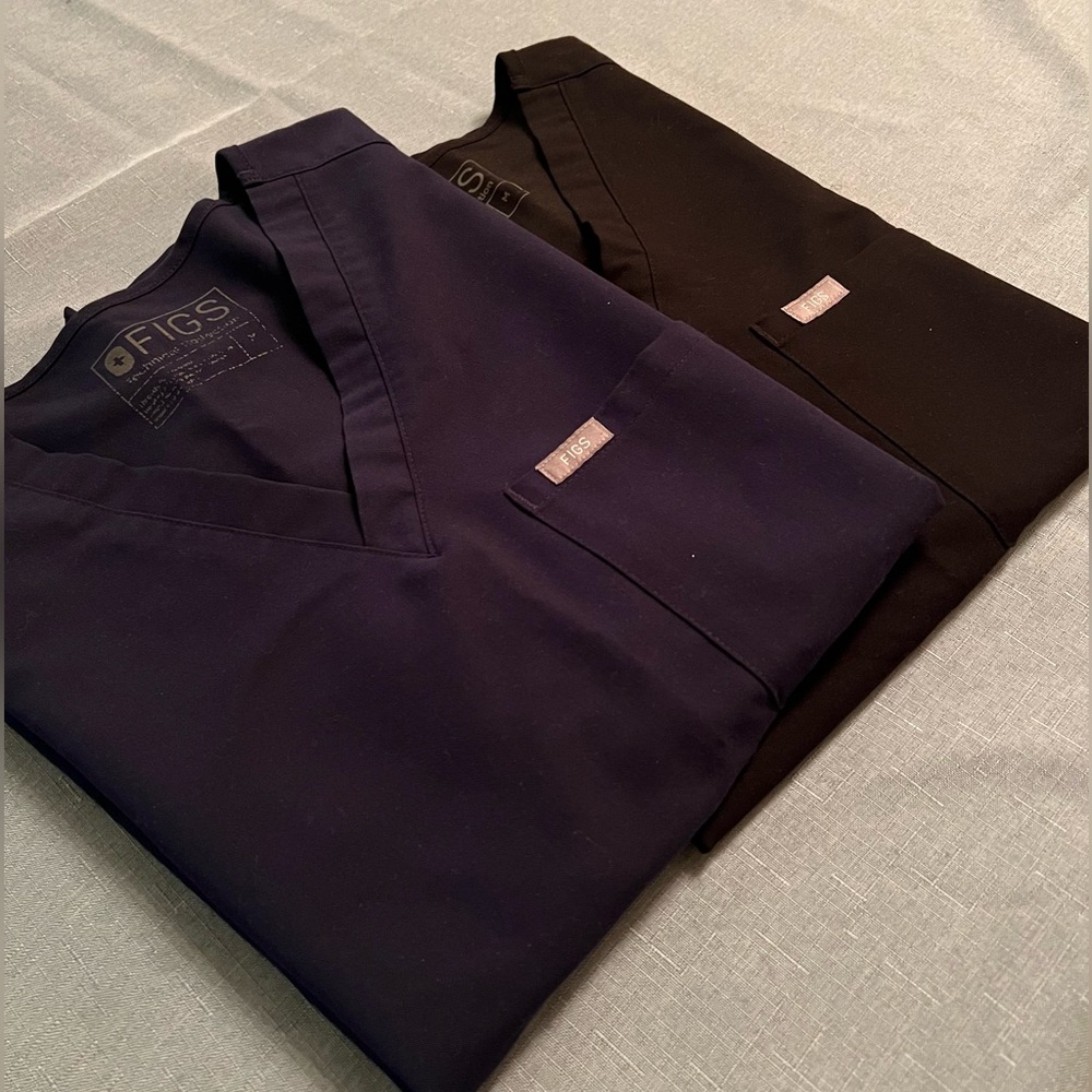 Figs “Catarina” One pocket scrub tops (2) size M blue/navy